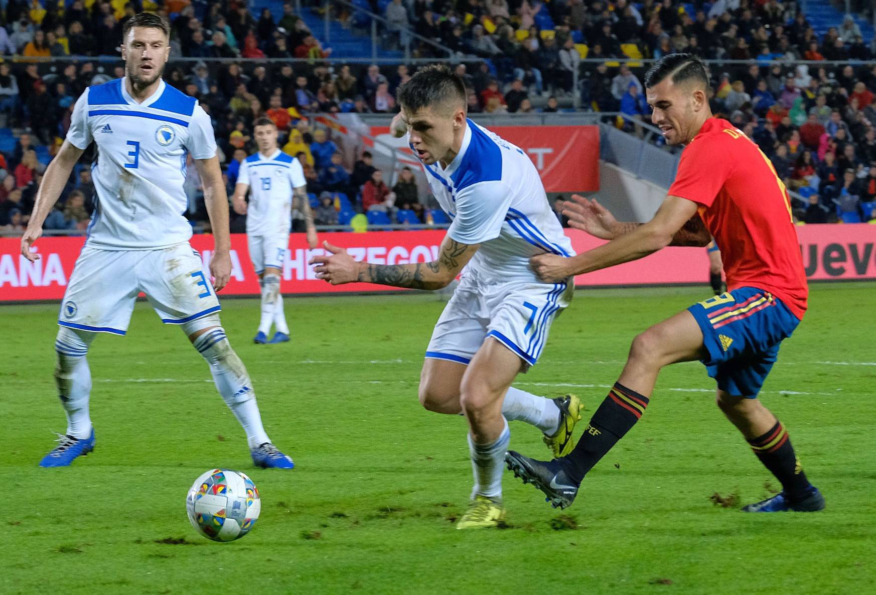 aoa体育新闻-包含芬兰队在欧洲预选赛中取分成功，稳住前进步伐的词条