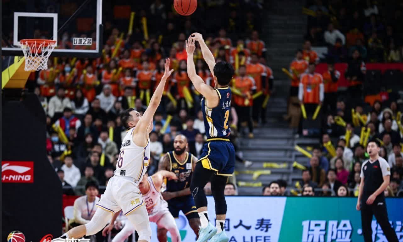 aoa体育视频-甘肃男篮在比赛中展现出灵活的快攻战术，成功击败对手的简单介绍