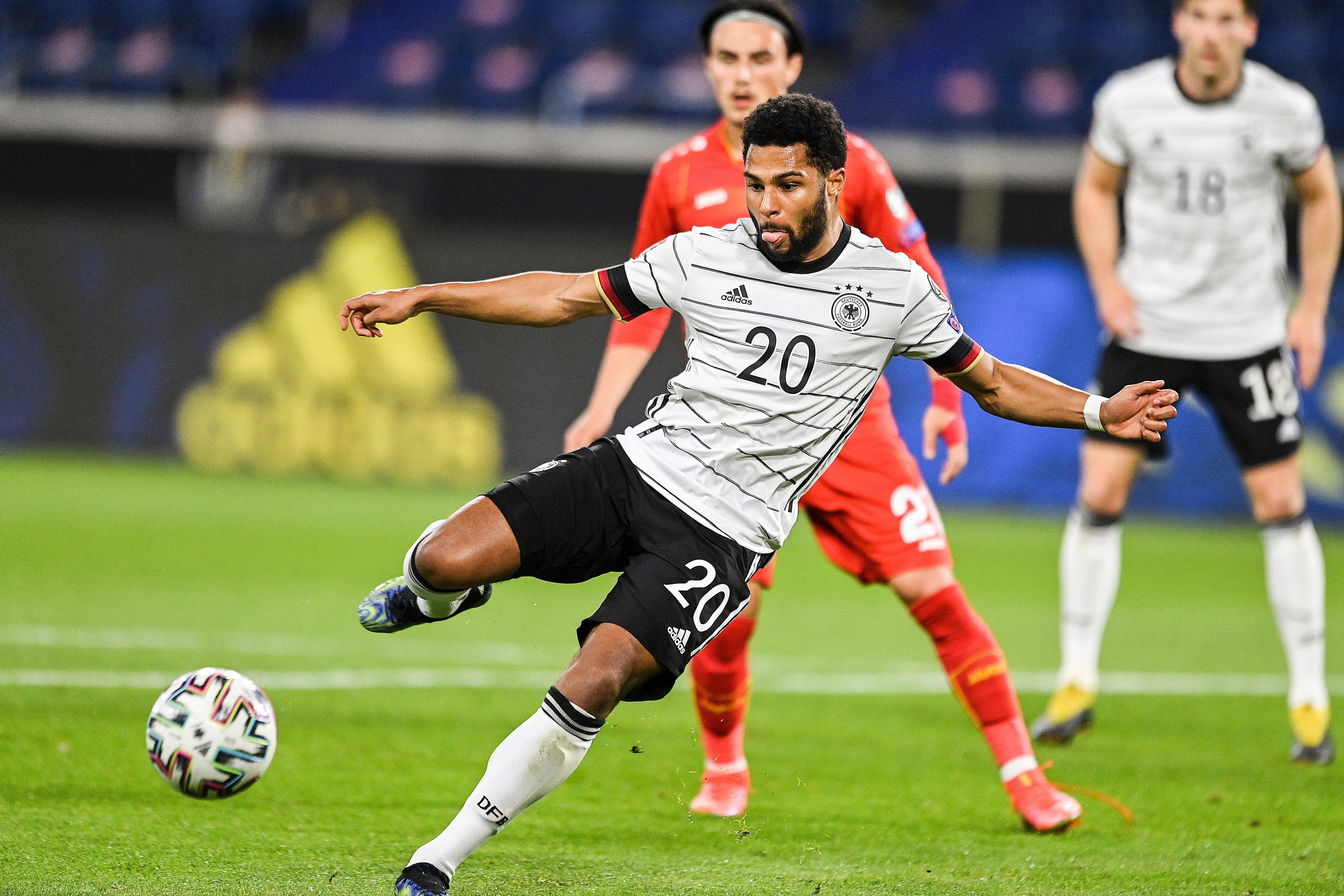 包含意大利险胜黑山，成功跻身欧洲杯正赛的词条