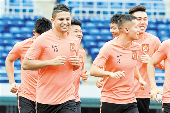 aoa体育活动-包含恒大苦战胜泰达，稳坐积分榜第一位置的词条