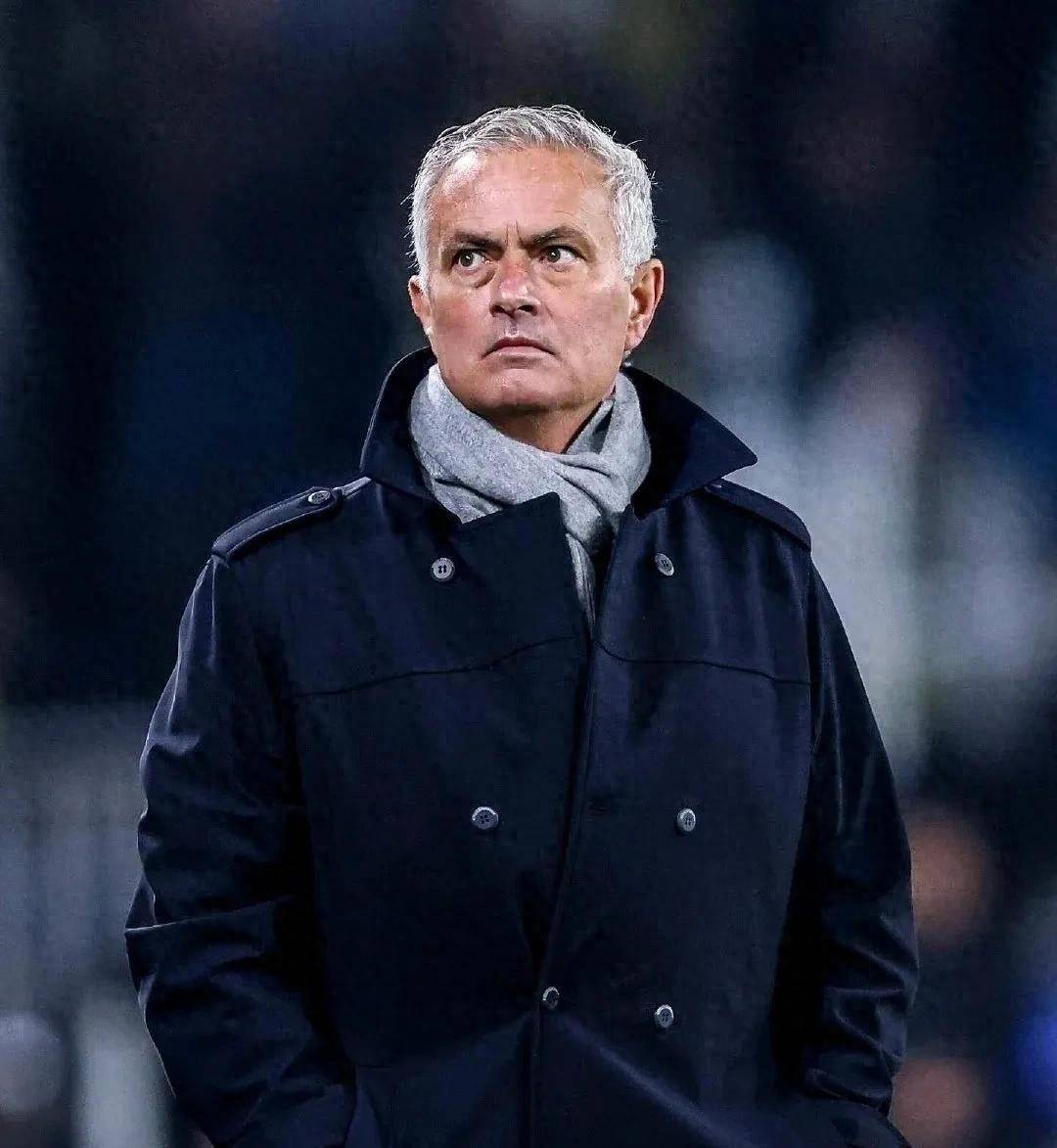 曼联主教练大赞球队斗志，期待取得更多胜利的简单介绍