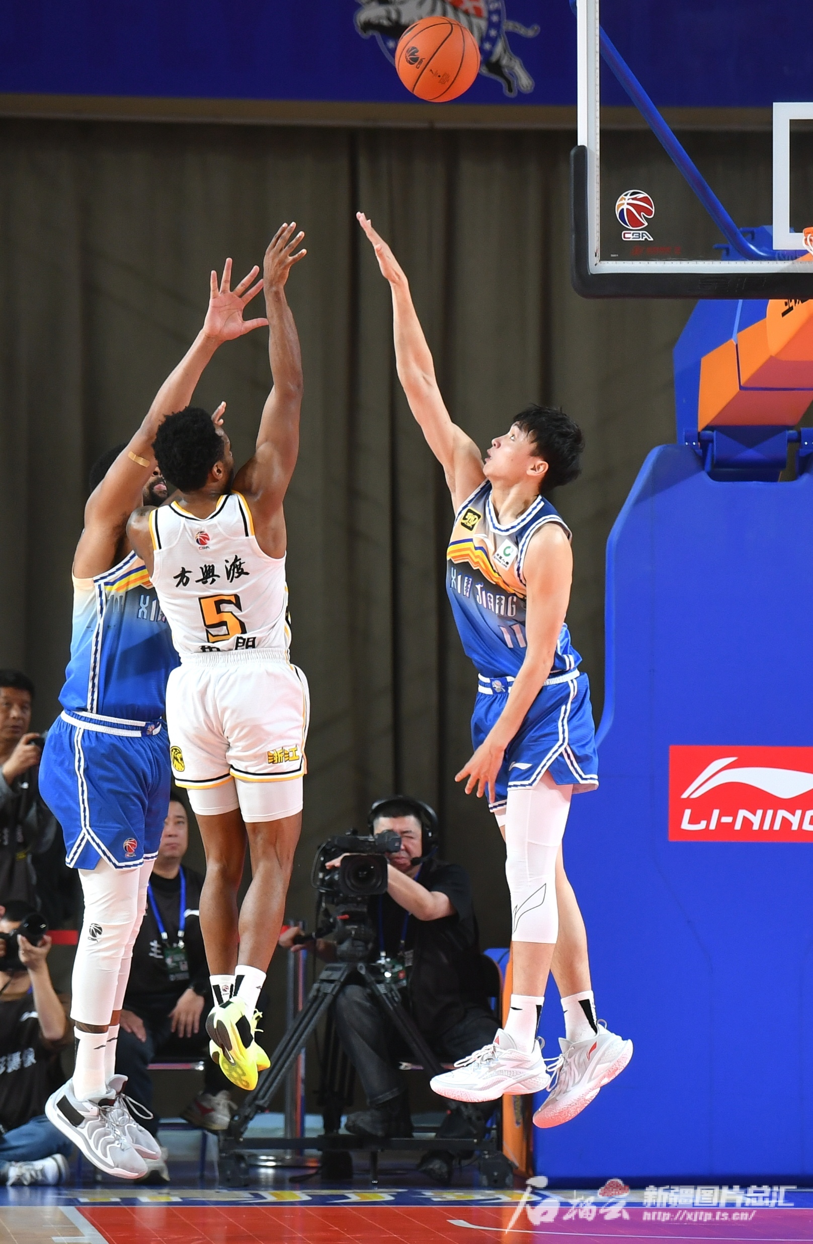 aoa体育视频-新疆男篮客场失利，不敌浙江队遭遇两连败