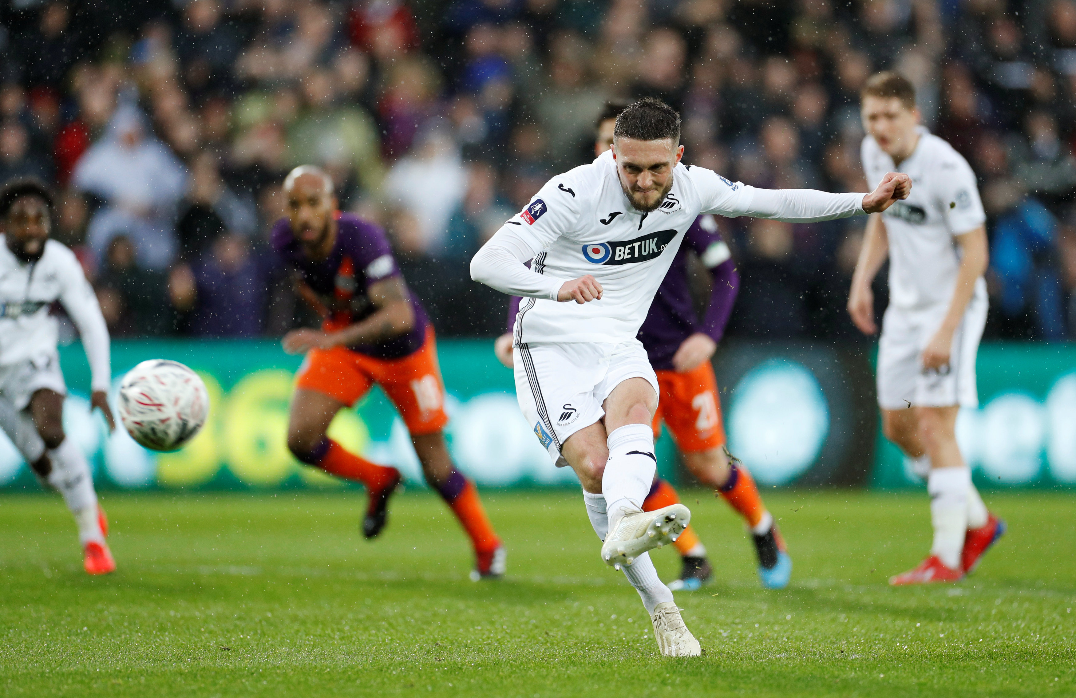 aoa体育活动-关于斯旺西城客场不敌对手，惨遭逆转的信息