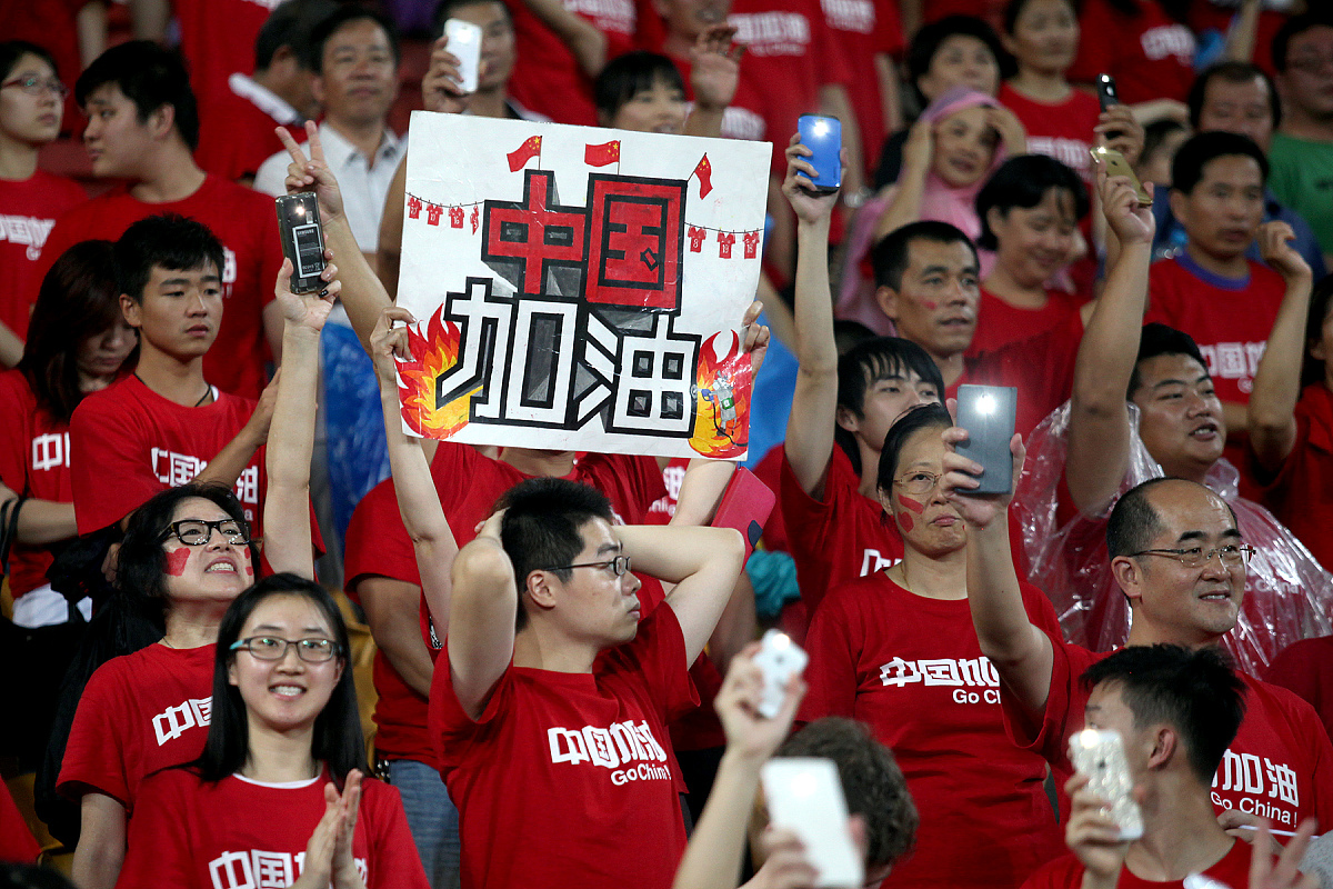 世界杯足球赛事精彩开战，中国选手斩获胜利