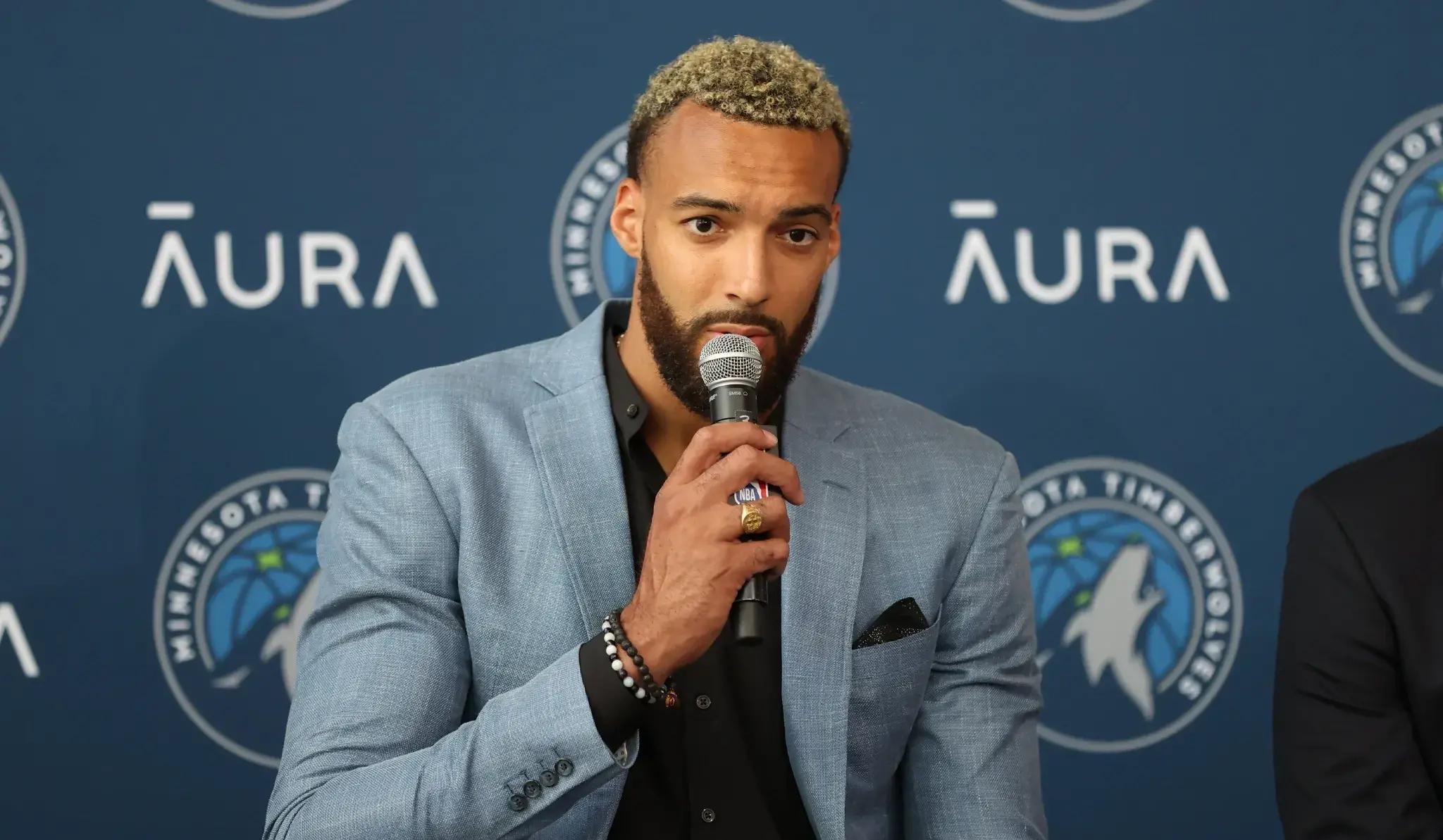 篮球赛后采访：鲁迪-戈贝尔分享个人最佳表现心得的简单介绍