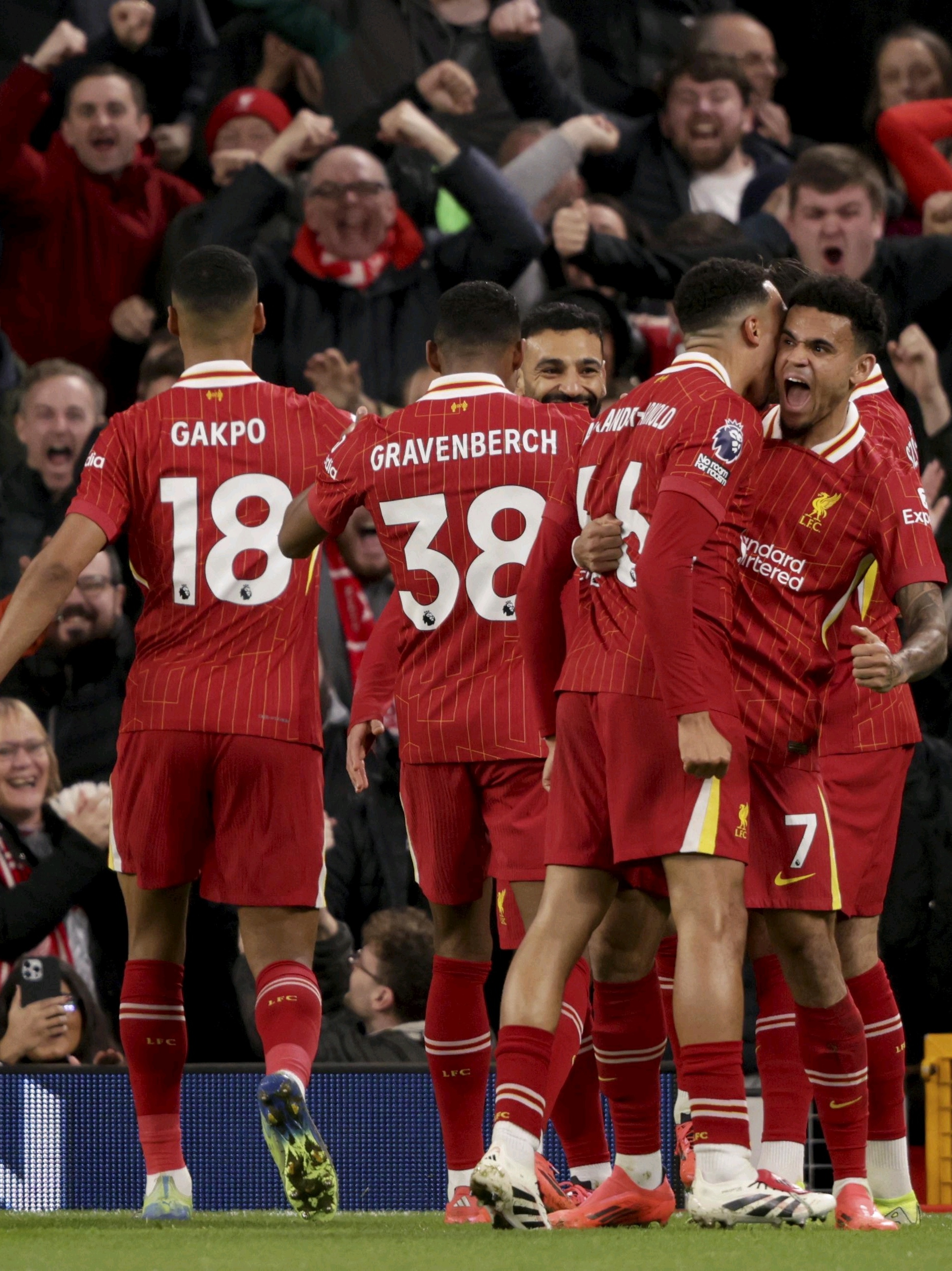 意甲赛场变幻莫测，强队异军突起引人注目的简单介绍