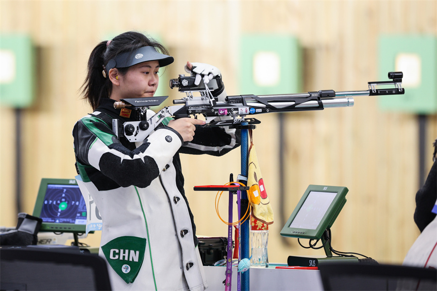 射击比赛女子团体赛中国选手获胜