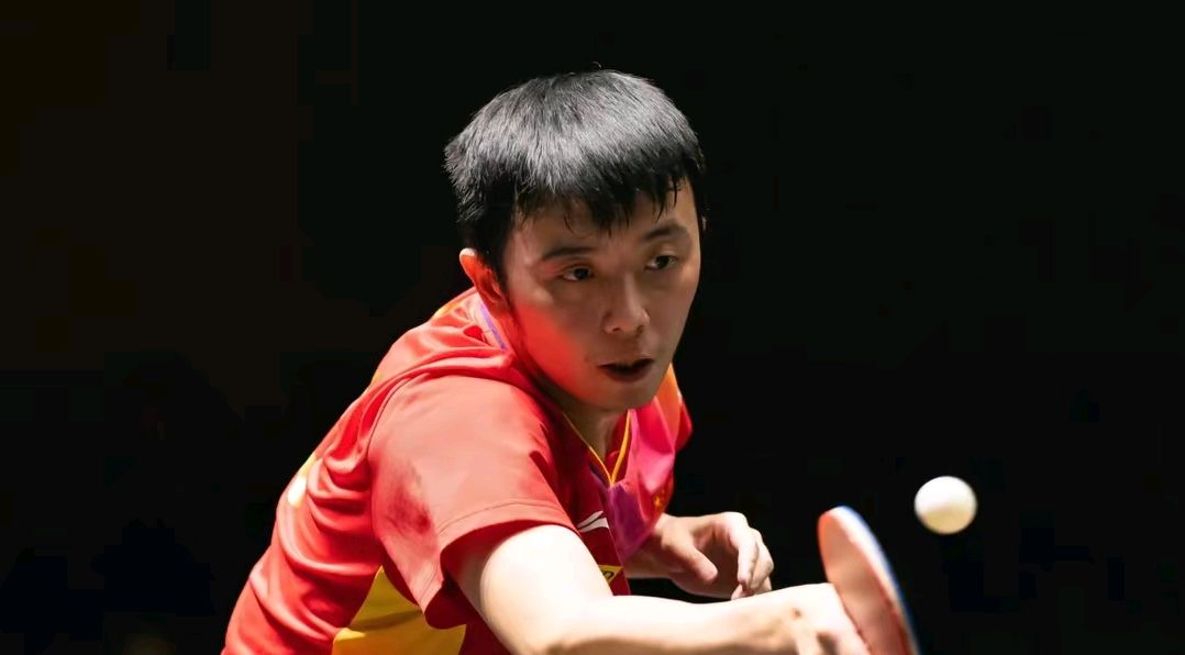 一位年轻球员在比赛中展现出潜力