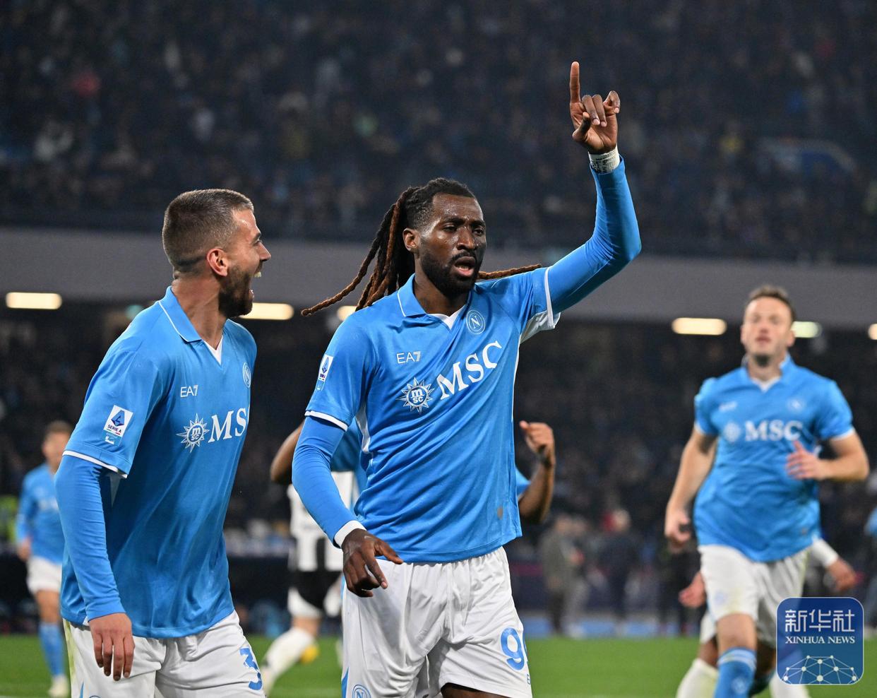 aoa体育馆-尤文图斯客场不敌那不勒斯意甲争冠形势紧张的简单介绍