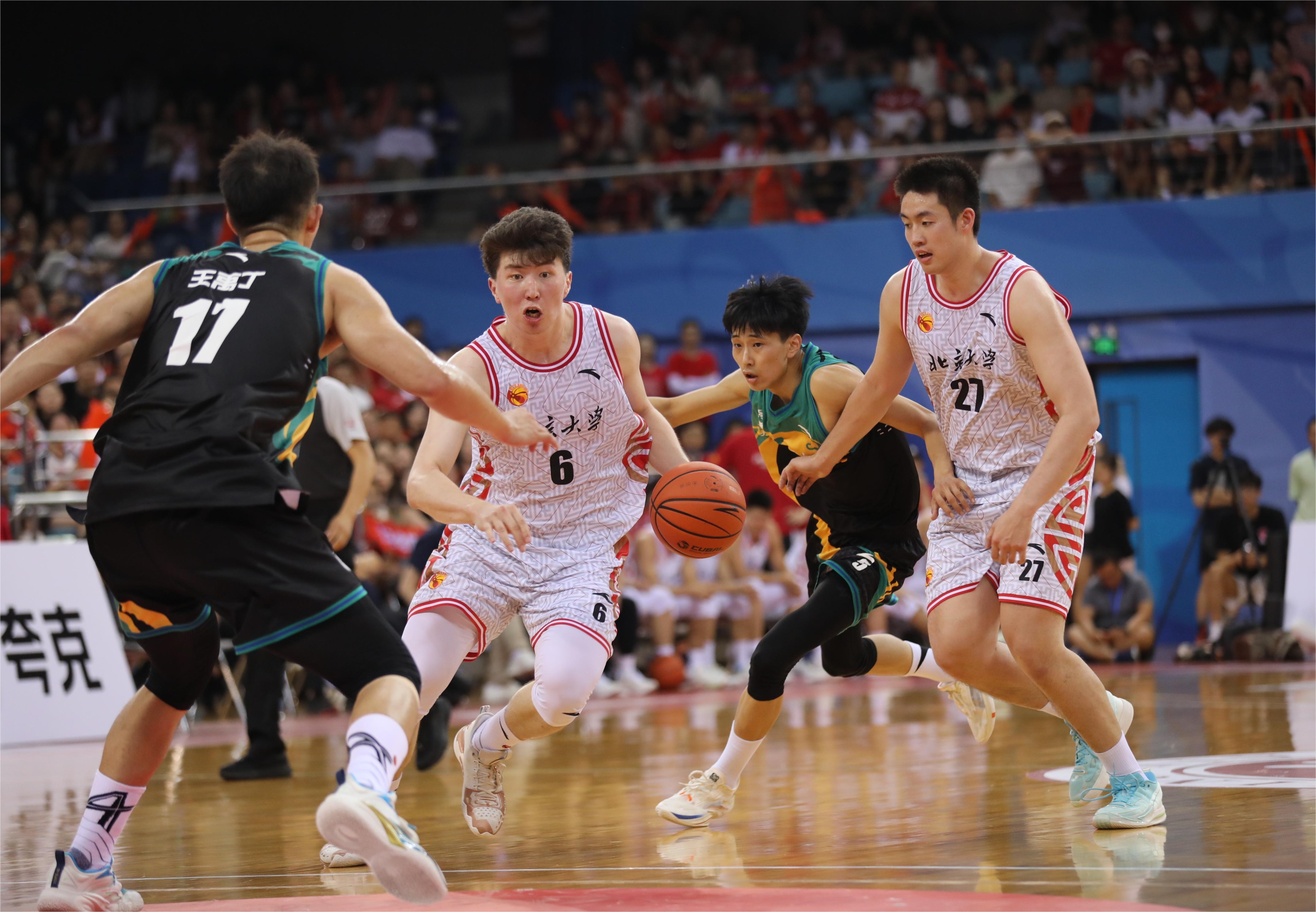 国内职业篮球赛事球员状态亮眼，比赛激烈纷呈的简单介绍