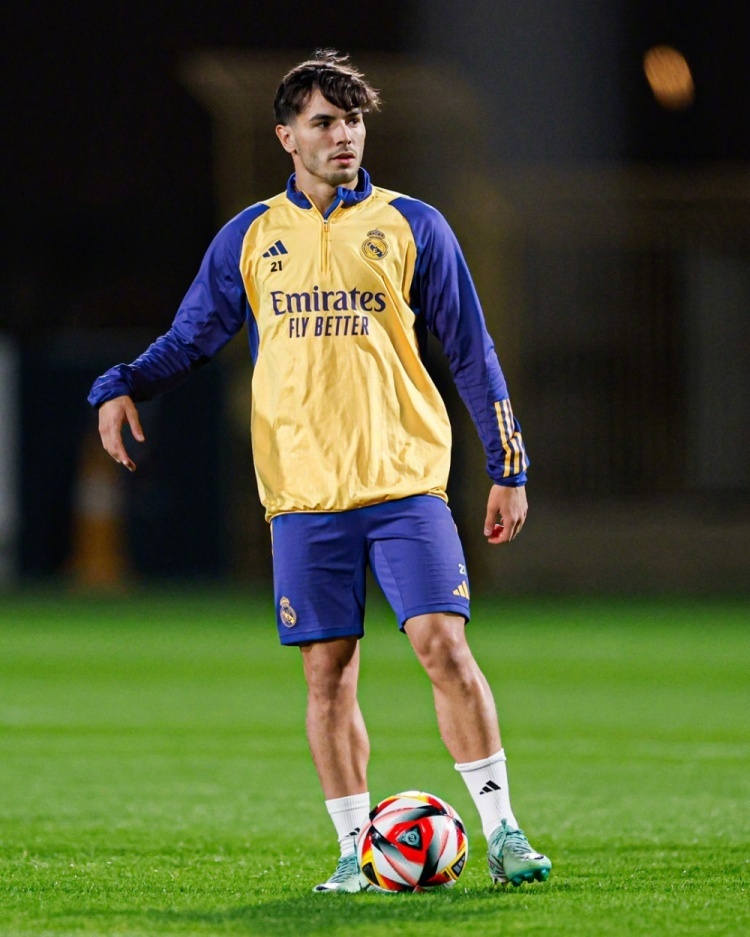 包含弗赖堡备战国家德比，主帅调整战略的词条