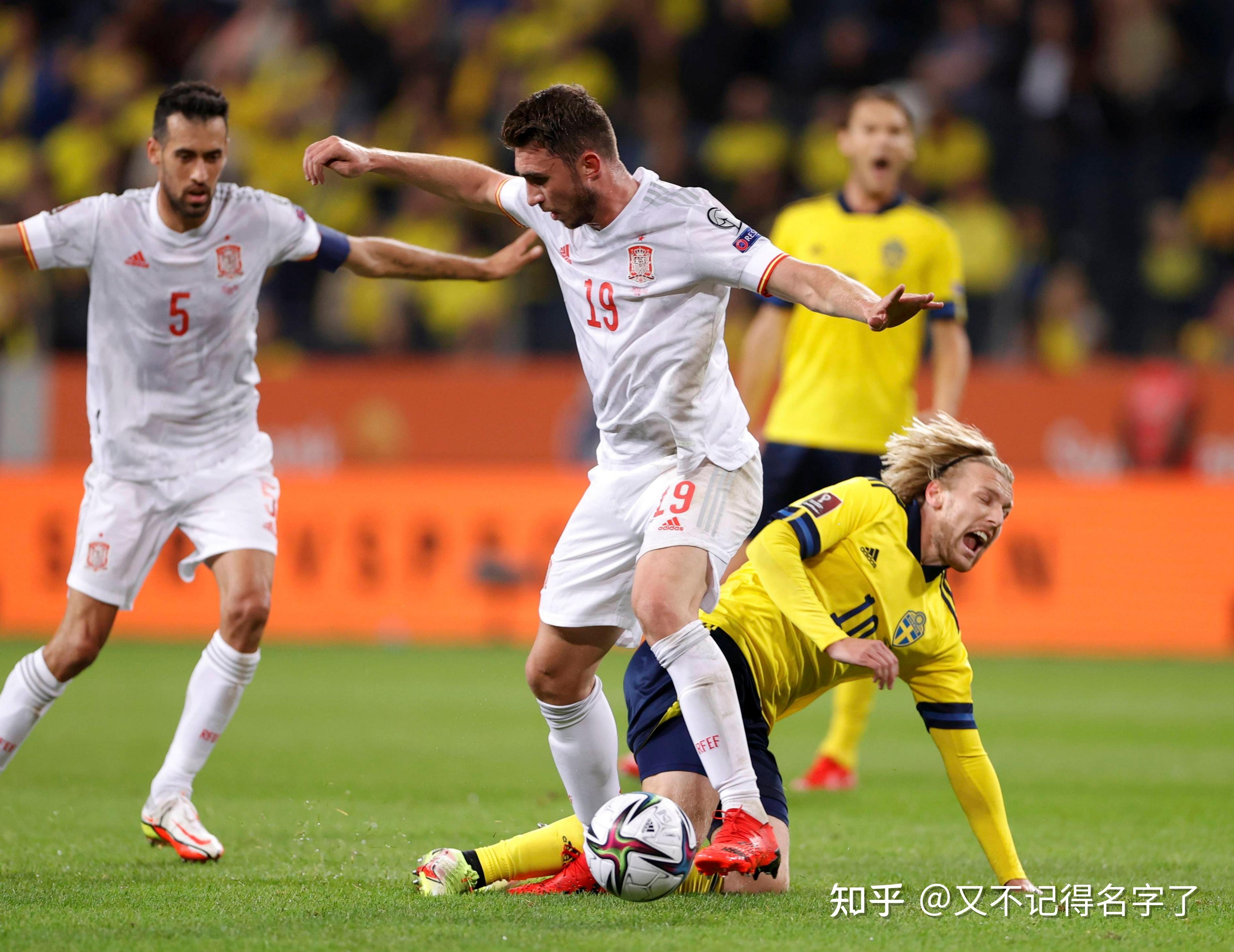 aoa体育娱乐-波兰大胜瑞典，小组赛三轮不败领跑