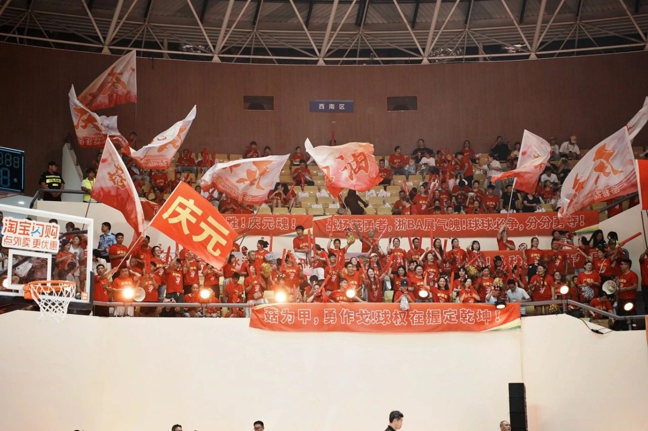 aoa体育教练-包含顽强作战，球队努力抗争获得胜利的词条