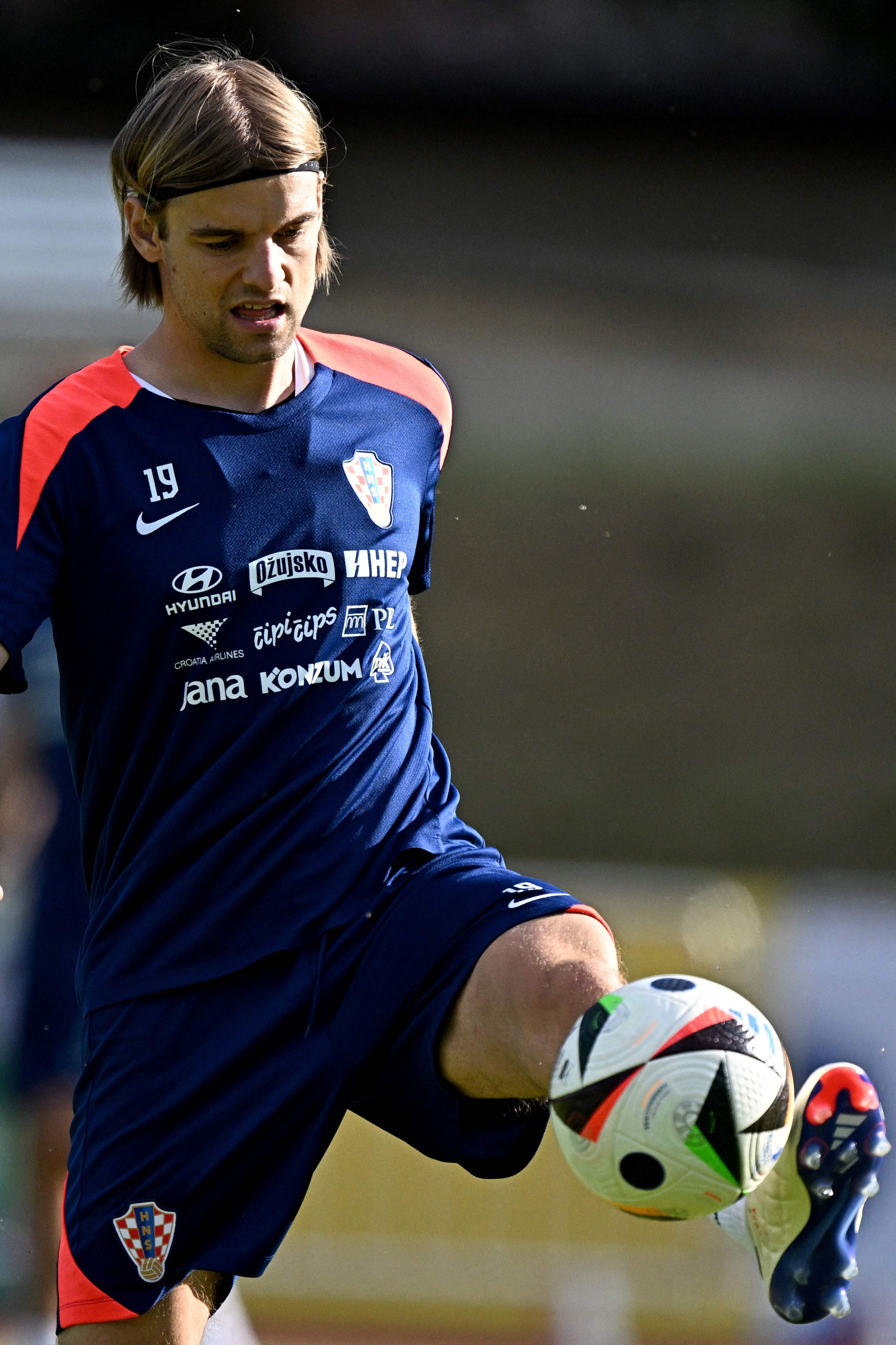 克罗地亚队经历激烈战斗，成功挺进半决赛