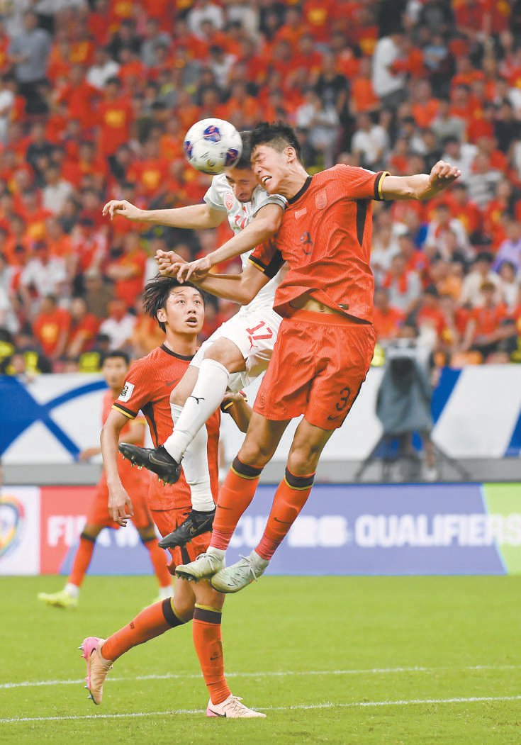 aoa体育教练-中国足球赛事中球员表现抢眼