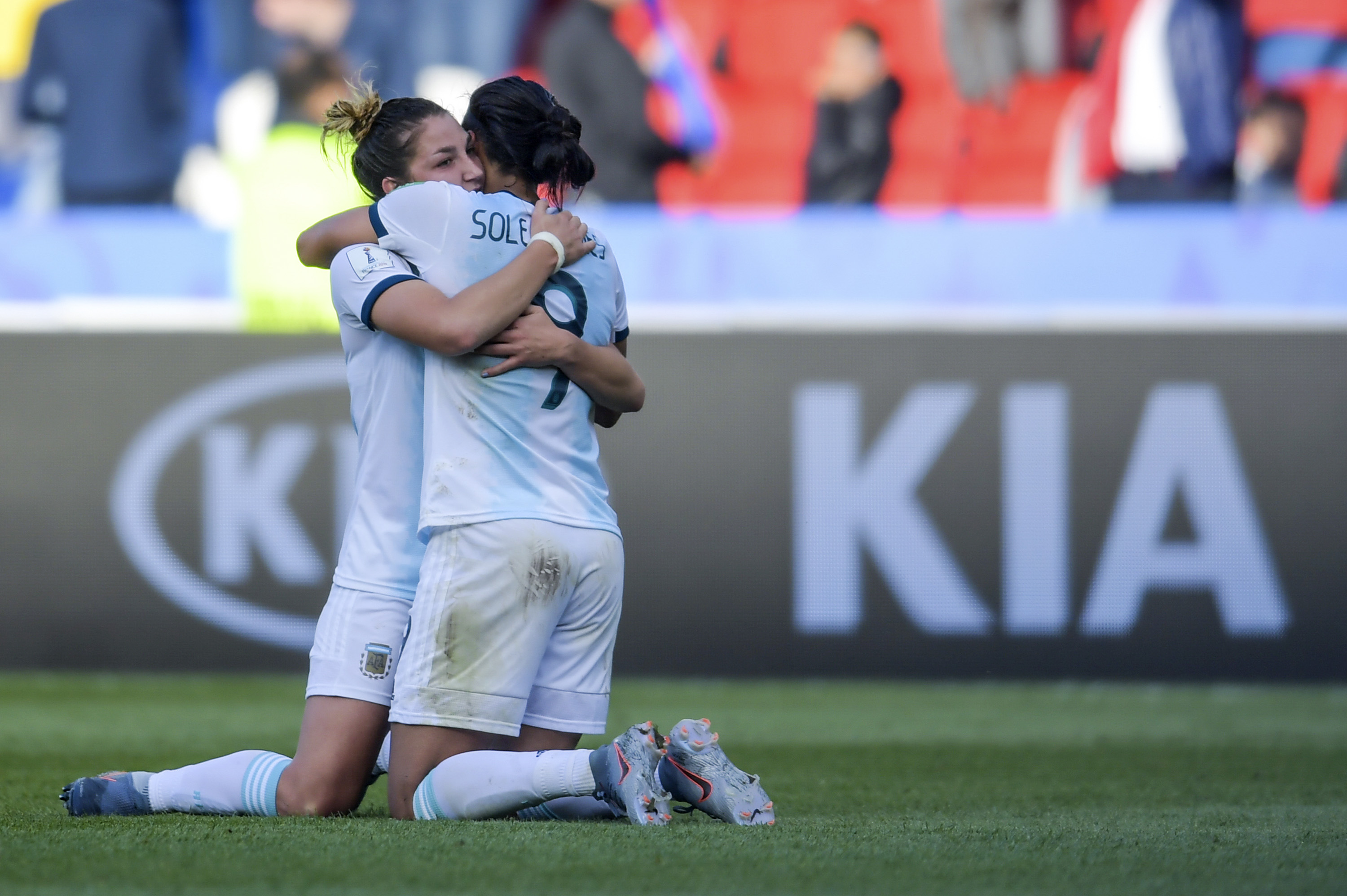 包含阿根廷女足球国家队努力训练备战残奥会的词条