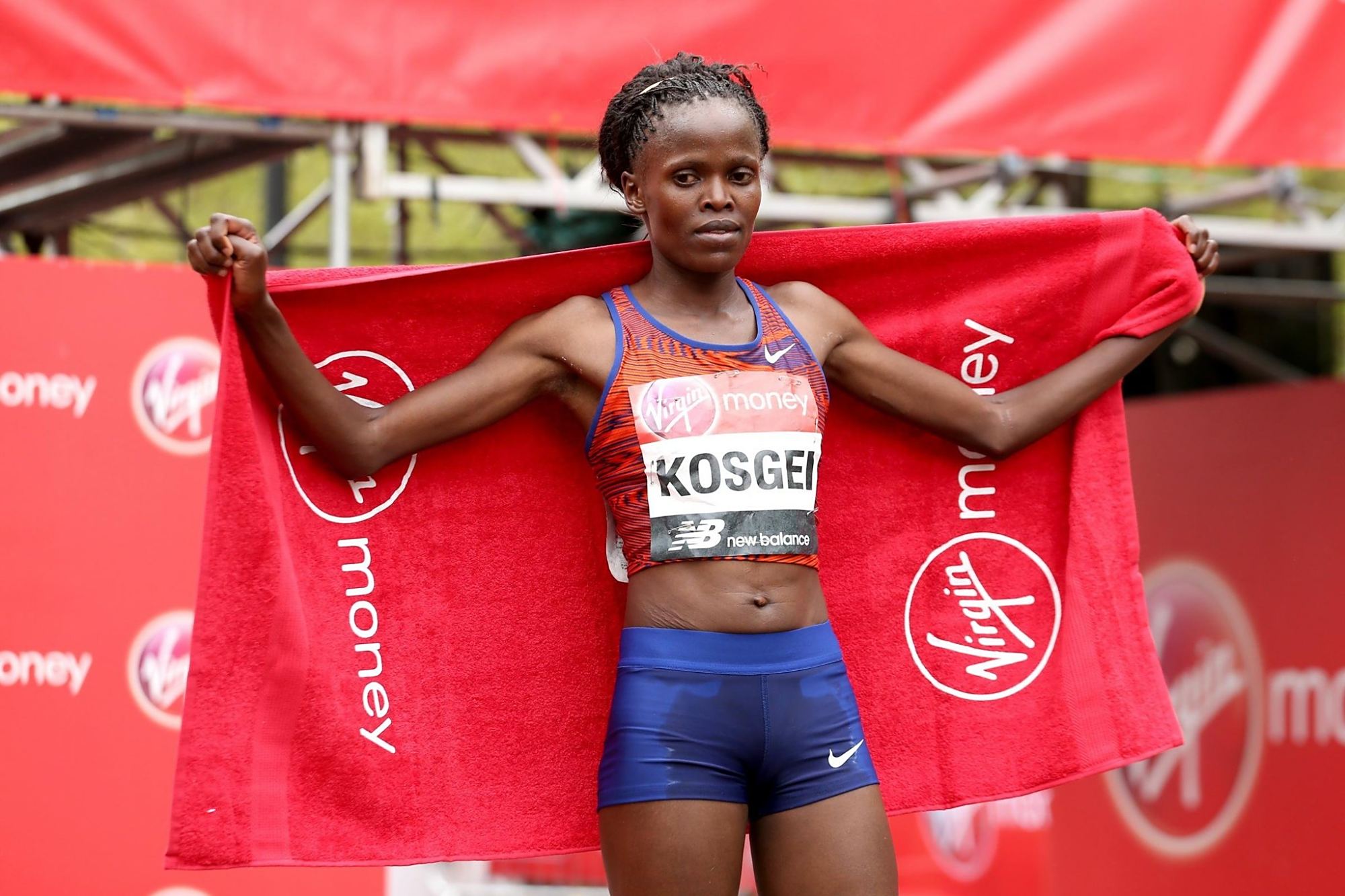 挪威选手斩获女子10公斤级举重铜牌