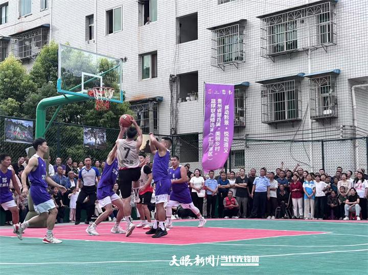 关于地方篮球俱乐部联谊赛吸引球迷围观的信息