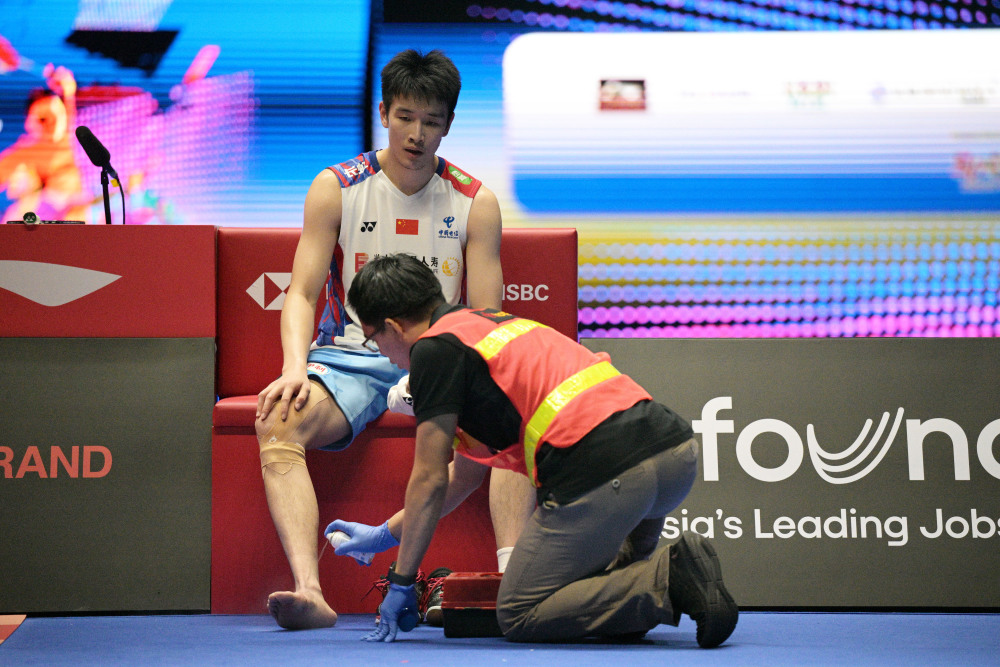 新加坡举重队夺得团体冠军，创纪录